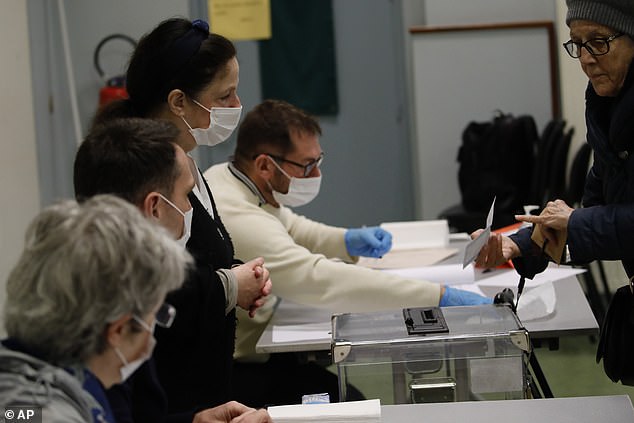 Poll workers during COVID-19 in France